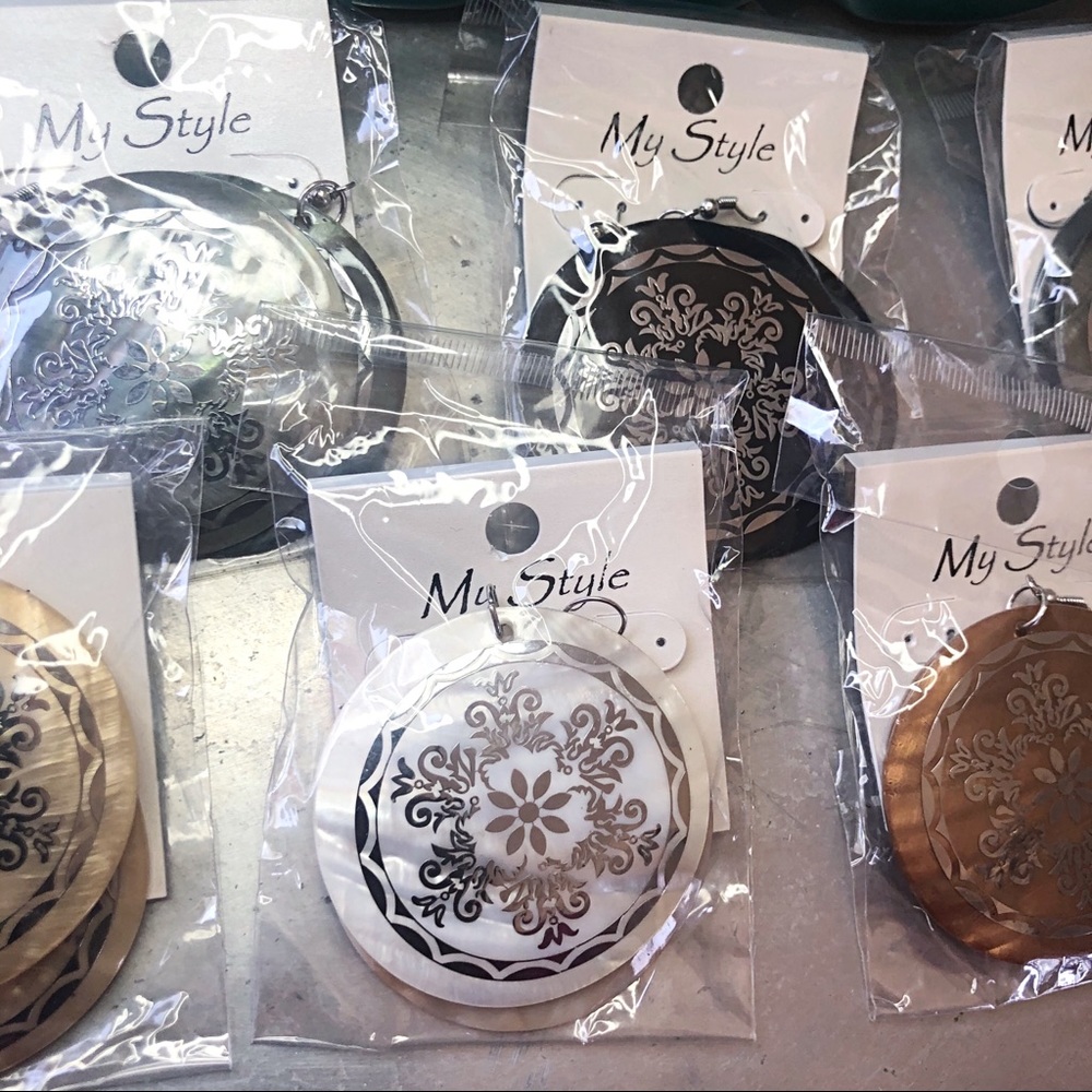 Glossed seashell engraved dangle earrings